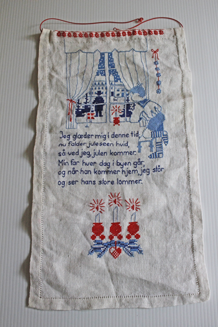 PetaPeta北欧雑貨ショップ＞＞北欧刺繍＞＞壁掛け＞＞教会のステンド