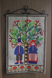 北欧ヴィンテージ/刺繍壁掛け/民族衣装の男女