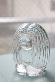 横幅8.5cm、高さ10cm