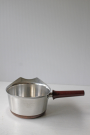 Φ10cm、高さ6cm、全長17.5cm