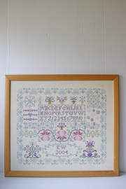 ヴィンテージ手刺繍/フレーム壁掛け/サンプラー/パステルカラー