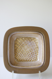 18×18cm、高さ4.5cm