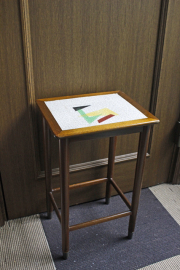 30.5×25.5cm、高さ49cm