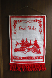 【クリスマス】北欧ヴィンテージ/刺繍の壁掛け/聖夜の村と教会/1978年