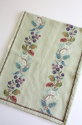 北欧刺繍/ヴィンテージテーブルセンター/ブルーベーリー＆フラワー/SOLD OUT