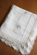 北欧の手仕事/手刺繍のクロス/リネン/135×135cm/SOLD OUT