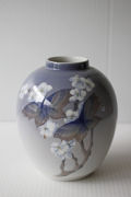 北欧ヴィンテージ/Royal Copenhagen/花瓶/蝶々と梅の花/SOLD OUT