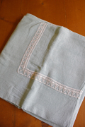 北欧の手仕事/手刺繍のクロス/リネン/150×150cm/SOLD OUT