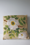 北欧刺繍/ヴィンテージクッション/野ばら/SOLD OUT