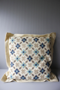北欧刺繍/ヴィンテージクッション/ブルーフラワーと雪の結晶/SOLD OUT