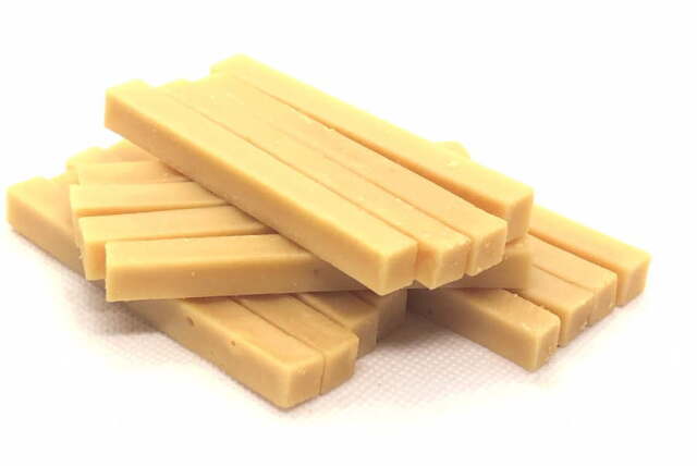 無添加 国産 チーズスティック・ラフリーハーフの山積み