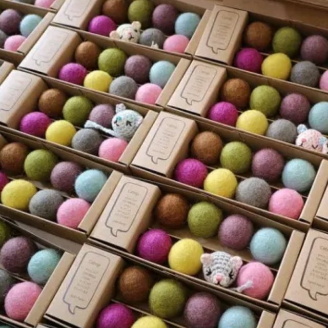 necono　いたずらネズミとコロコロボール　いつものいたずら