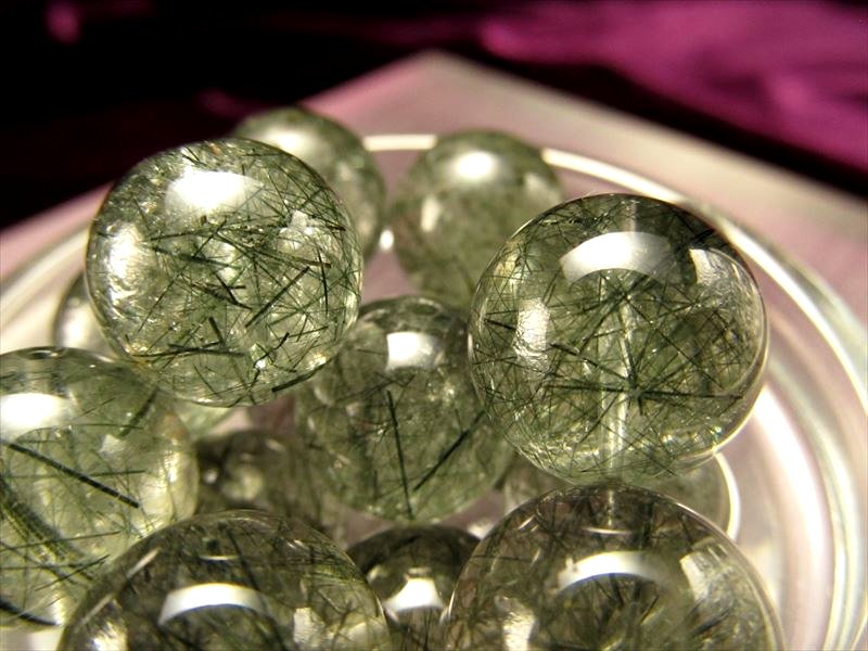 ★1粒売り★濃緑しっかり針結晶★濃いグリーン★生命力回復ルチルクォーツ★AAA+★ディープグリーンルチル バラ珠売り★11.5-12mm★【ブラジル産】