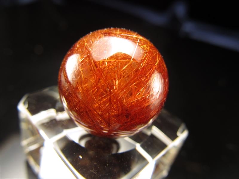 ★びっしり濃密レッドオレンジ針★透明度抜群★長寿・健康のヒーリングルチル★1点物★レッドオレンジルチルクォーツ丸玉★直径約18mm★約8.3ｇ★携帯用ポーチ付き★【ブラジル産】