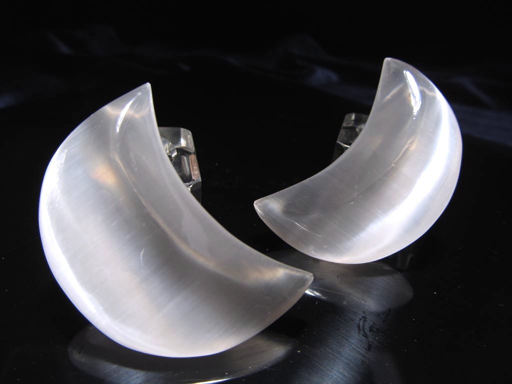 ◆大人気商品！◆激安◆ムーン型◆艶々キャッツアイ◆【聖母マリアのガラス】◆シルクのような繊維質◆美品キャッツアイセレナイト（ジプサム）【透石膏】三日月型 タンブル【タイプA】◆石サイズ約49-52mm◆【メキシコ産】