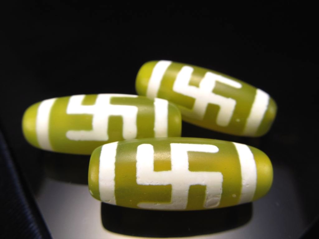 ◆激安限定入荷◆お買い得！◆明るいビタミンカラー◆至純風化天珠◆蔓字(卍)天珠(まんじてんじゅ)◆縦サイズ：約30mm◆