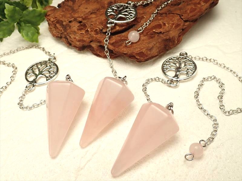 ◆激安！限定入荷！◆ツリーオブライフモチーフ付き◆大人気スピリチュアルグッズ入荷！◆恋愛・愛情運を象徴する石◆ローズクォーツ　6面カットペンデュラム◆縦約35-40mm◆【マダガスカル産】
