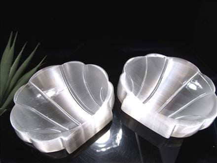 セレナイト 彫刻置物 透石膏 聖母マリアのガラス キャッツアイ効果