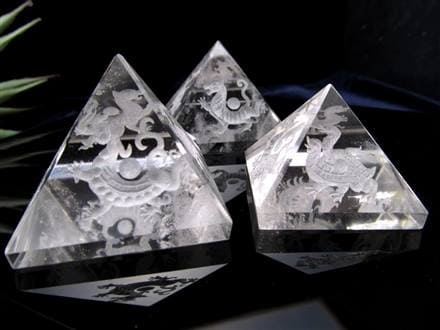 水晶 クリスタル 置物 インテリア ピラミッド