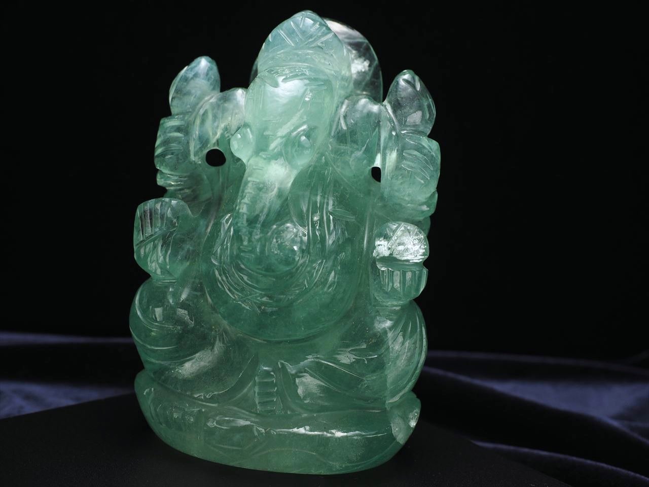 ★人気！夢を叶える象★夢の実現を助ける★極上手彫り彫刻★あらゆる障害を除去して成功に導く守り神★1点物★フローライト　ガネーシャ彫り置物★高さ約10cm★約490g★