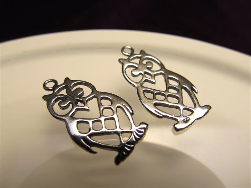 ◆高品質Silver925パーツ◆使い方様々！手作りアクセサリーのアクセントに！◆フクロウ型チャーム◆カン穴内径約1.5mm 縦約20.5mm◆アンティーク仕様◆CMP093◆
