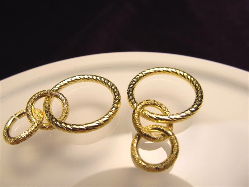 ◆高品質Silver925パーツ◆使い方様々！手作りアクセサリーのアクセントに！◆3連リングコンポーネント◆リング穴内径約14mm 6mm 6mm◆14金ゴールド仕様◆CMP100◆