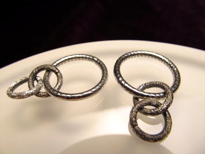 ◆高品質Silver925パーツ◆使い方様々！手作りアクセサリーのアクセントに！◆3連リングコンポーネント◆リング穴内径約14mm 6mm 6mm◆アンティーク仕様◆CMP103◆
