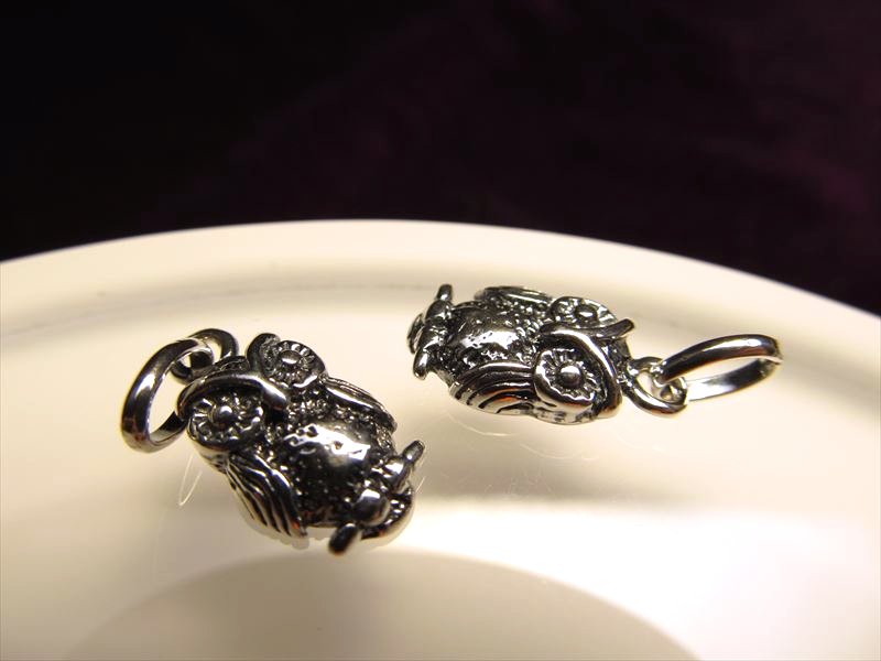 ◆高品質Silver925パーツ◆使い方様々！手作りアクセサリーのアクセントに！◆立体フクロウ型チャーム◆縦約15mm 横約8mm◆アンティーク仕様◆CMP126◆