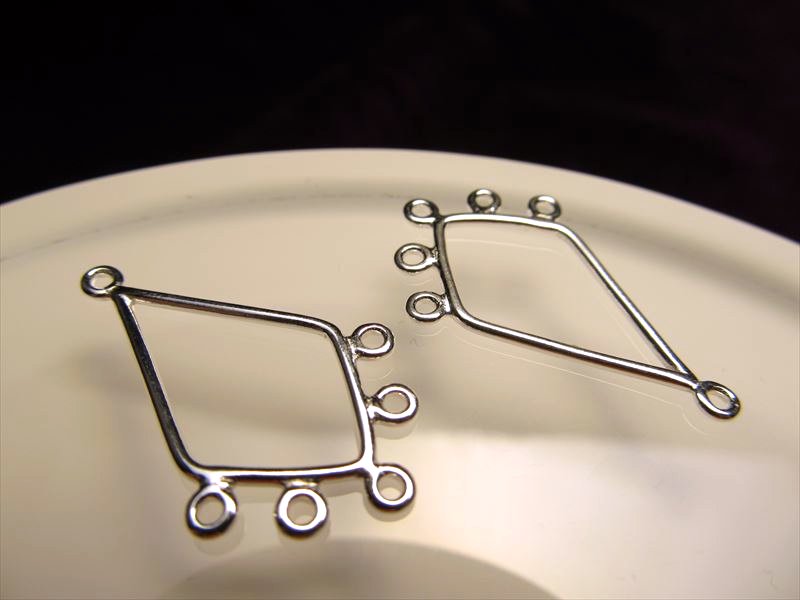 ◆高品質Silver925パーツ◆使い方様々！手作りアクセサリーのアクセントに！◆カン付き雫型コンポーネント◆縦約28.4mm 横約17.7mm カン穴内径約1.5mm◆CMP127◆
