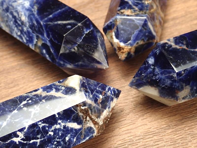 ★濃紺色に独特の美しい模様★夢や目標のサポートをする石★大人気浄化アイテム★ソーダライト【方曹達石】六角柱ポイント★石の重さ 約100-110g★【ブラジル産】