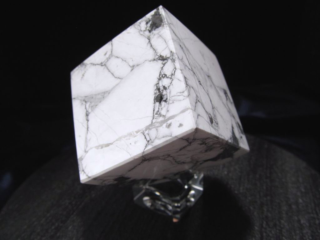 ハウライトキューブ