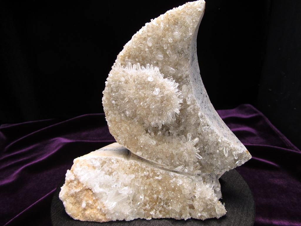 ☆天然石☆水晶 クラスター☆菊花クラスター☆彫刻☆リス☆カービング