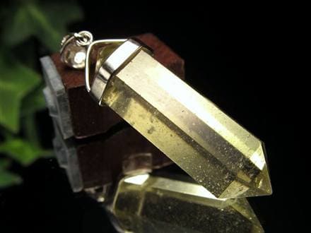 リビアングラス 隕石 アクセサリー ペンダント インパクトガラス