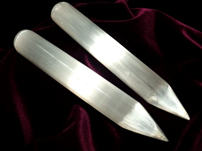 ◆人気急上昇中！◆【聖母マリアのガラス】◆シンプルストレートタイプ◆カルマの浄化・ツボ押しに◆シルクのような繊維質◆美品キャッツアイセレナイト（ジプサム）【透石膏】マッサージワンド◆全長約13-15cm◆【メキシコ産】