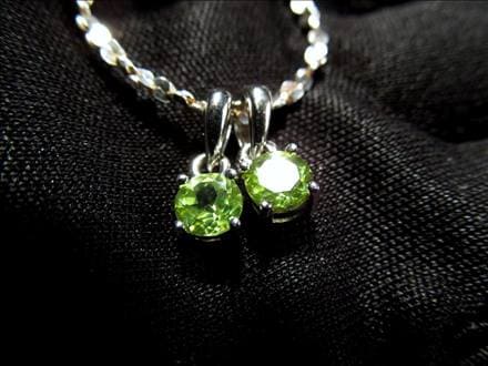 ペリドット かんらん石 ペンダントトップ アクセサリー ハワイアンダイヤモンド
