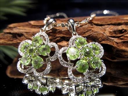 ペリドット かんらん石 ペンダントトップ アクセサリー ハワイアンダイヤモンド