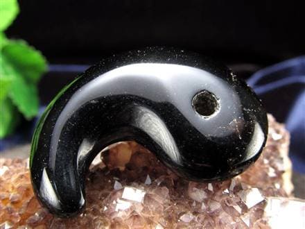 モリオン 黒水晶 勾玉 魔除け お守り