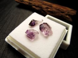 ★希少！特殊結晶★セプターアメジストエレスチャル結晶入り！★自然の生んだ芸術品！★デンバー展示会商品★天使のギフト★1点物★極上アメジストエレスチャル結晶3個セット★ルースケース付き★【ヒマラヤ産】