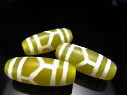 ◆激安限定入荷◆お買い得！◆明るいビタミンカラー◆至純風化天珠◆亀甲長寿天珠(きっこうちょうじゅてんじゅ)◆縦サイズ：約30mm◆