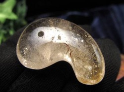 マニハール産 ヒマラヤ マニハール産水晶 勾玉