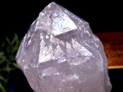 アメジスト 紫水晶 イリデッセンス 天然石 トライゴーニック