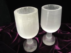 ◆人気急上昇中！◆美品セレナイトグラスカップ（ゴブレット）◆デンバー展示会商品◆シルクのような繊維質◆癒しの天然石インテリア◆セレナイト【透石膏】グラスカップ（ゴブレット）◆高さ約14-16cm◆
