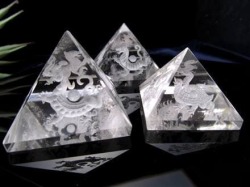 水晶 クリスタル 置物 インテリア ピラミッド