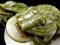 サーペンティン 蛇紋石 三本脚のカエル 彫刻置物 開運