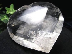 天然水晶 ハートカット オブジェ ブラジル産 置物