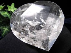 天然水晶 ハートカット オブジェ ブラジル産 置物