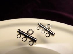 ◆高品質Silver925パーツ◆使い方様々！手作りアクセサリーのアクセントに！◆3連カン付きバーコンポーネント◆カン穴内径約2mm 3連カン穴内径約1.5mm バー幅約12mm◆ロジウム仕様◆CMP106◆