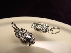 ◆高品質Silver925パーツ◆使い方様々！手作りアクセサリーのアクセントに！◆立体フクロウ型チャーム◆縦約15mm 横約8mm◆CMP121◆
