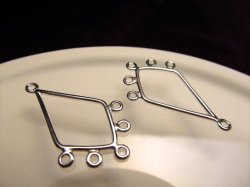 ◆高品質Silver925パーツ◆使い方様々！手作りアクセサリーのアクセントに！◆カン付き雫型コンポーネント◆縦約28.4mm 横約17.7mm カン穴内径約1.5mm◆CMP127◆