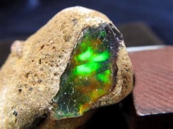 オパール 蛋白石 原石 エチオピア産 遊色